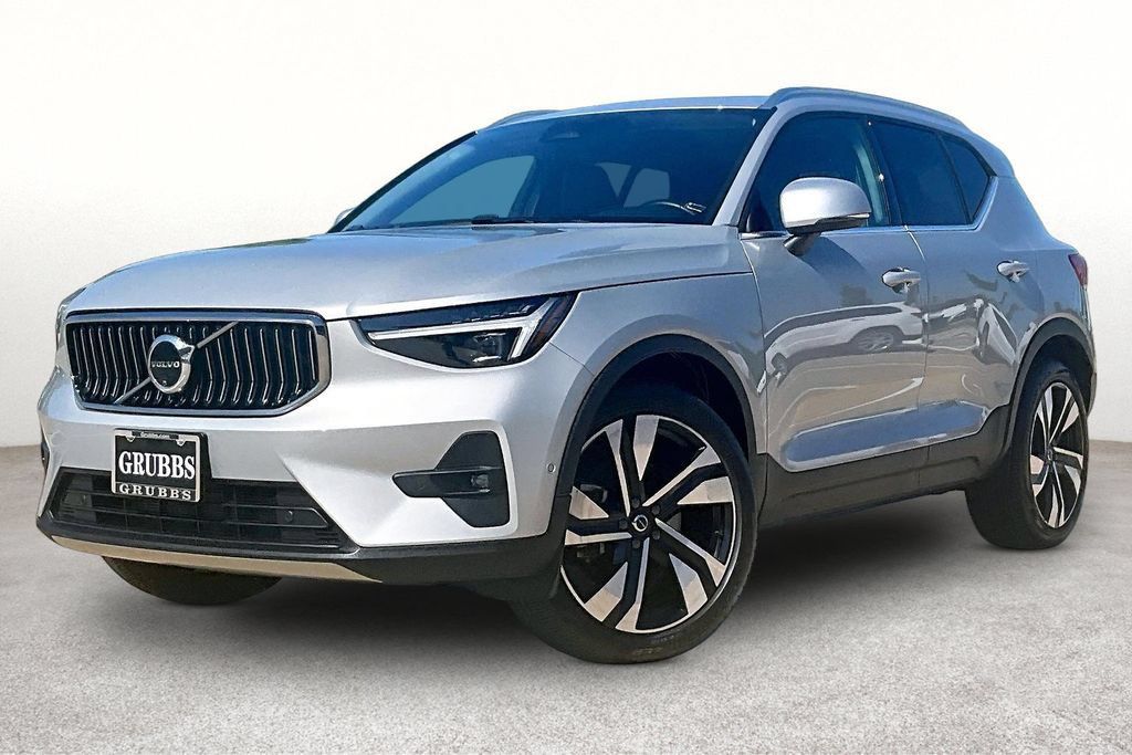Certified 2024 Volvo XC40 B5 Plus w/ Protection Package Premier AWD/4WD image 15