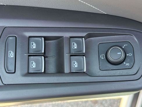 Used 2023 Volkswagen Atlas SEL Premium image 12