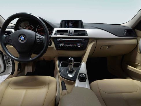 Used 2014 BMW 320i Sedan image 12