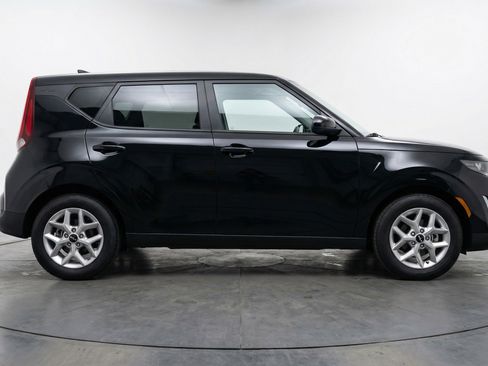 Used 2025 Kia Soul LX w/ LX Technology Package image 11