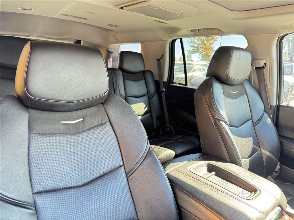Used 2016 Cadillac Escalade Luxury AWD/4WD image 26