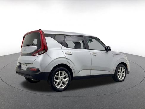 Used 2025 Kia Soul LX w/ LX Technology Package FWD image 8
