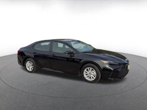 Used 2025 Toyota Camry LE image 2