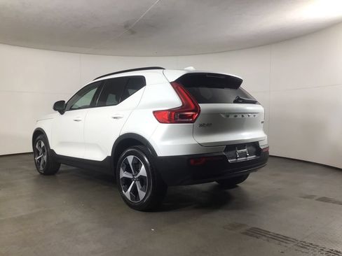 Used 2026 Volvo XC40 B5 Plus w/ Protection Package Premier AWD/4WD image 3