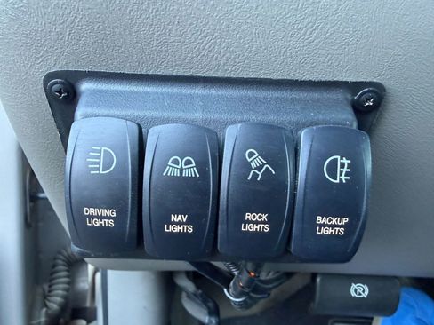 Used 2004 GMC Yukon SLE image 21