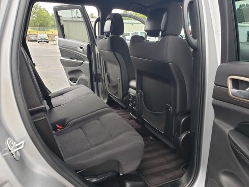 Used 2017 Jeep Grand Cherokee Laredo w/ Quick Order Package 2BE RWD image 29