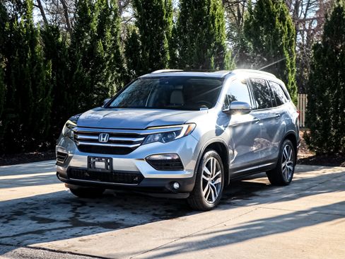 Used 2018 Honda Pilot Touring image 5
