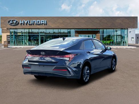 Used 2026 Hyundai Elantra Sport FWD image 7