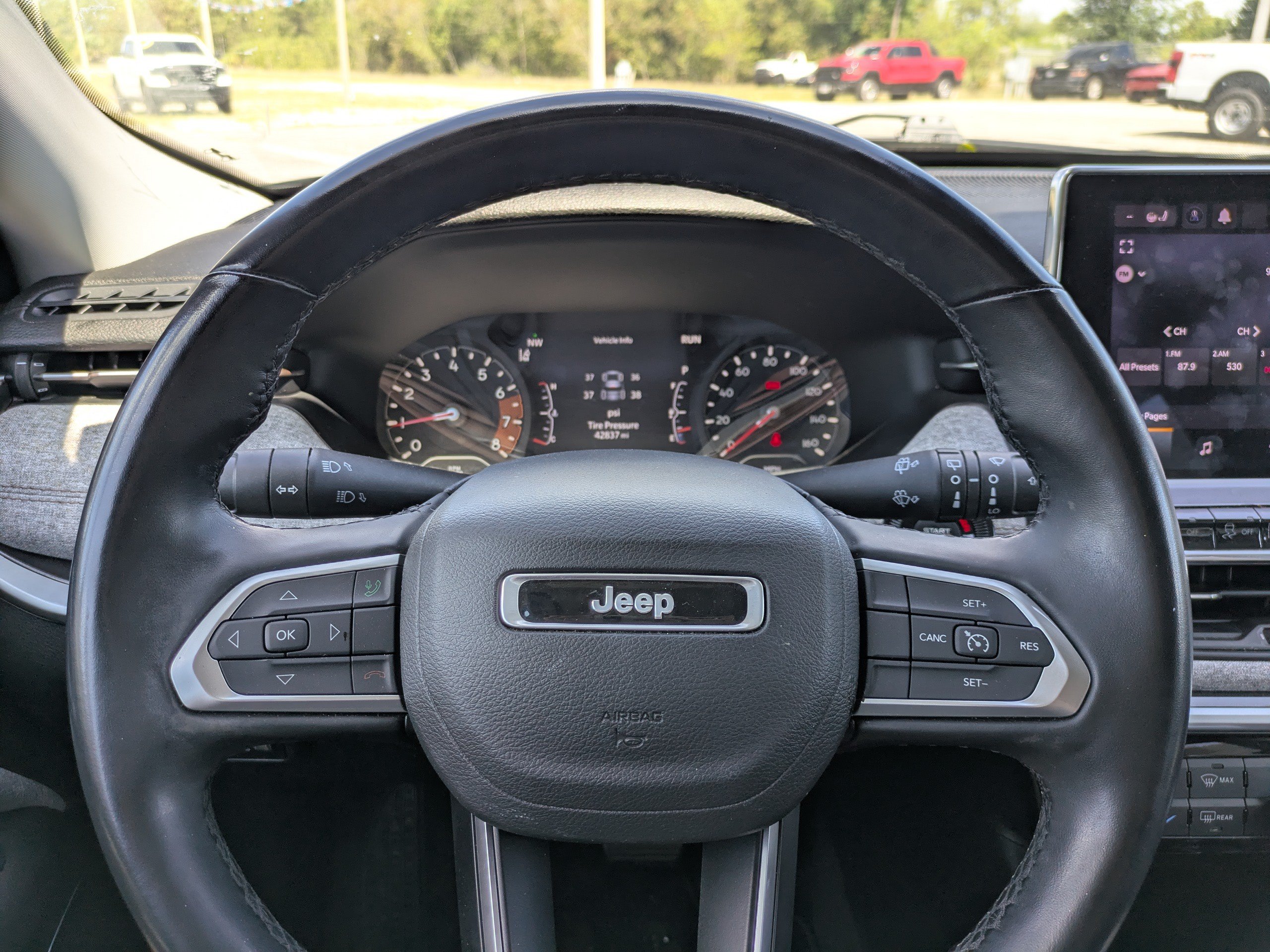 Used 2022 Jeep Compass Latitude w/ Sun and Sound Group AWD/4WD image 24