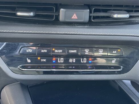 Certified 2022 Buick Envision Essence w/ Technology Package I FWD image 30