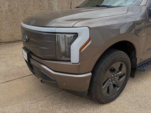 Used 2022 Ford F150 Lightning Lariat w/ Equipment Group 511A High AWD/4WD image 8
