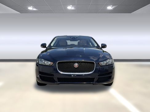 Used 2018 Jaguar XE RWD image 5