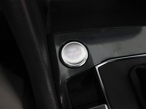 Used 2018 Volkswagen Tiguan SEL image 35