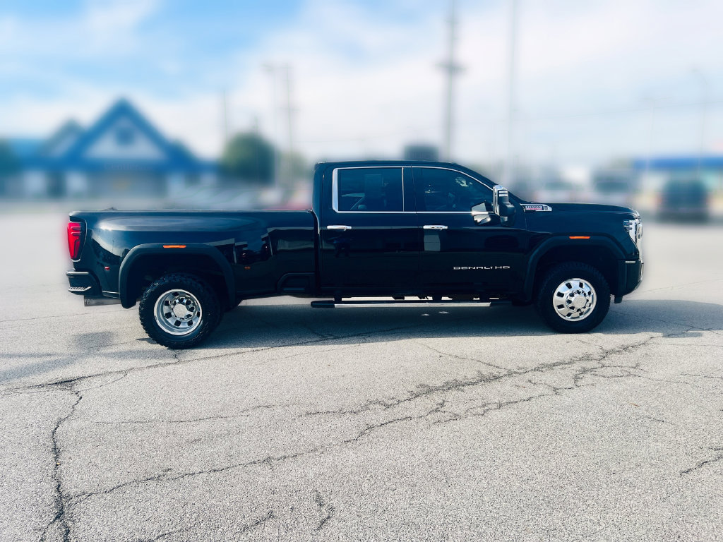 Used 2024 GMC Sierra 3500 Denali w/ Denali Reserve Package AWD/4WD image 8