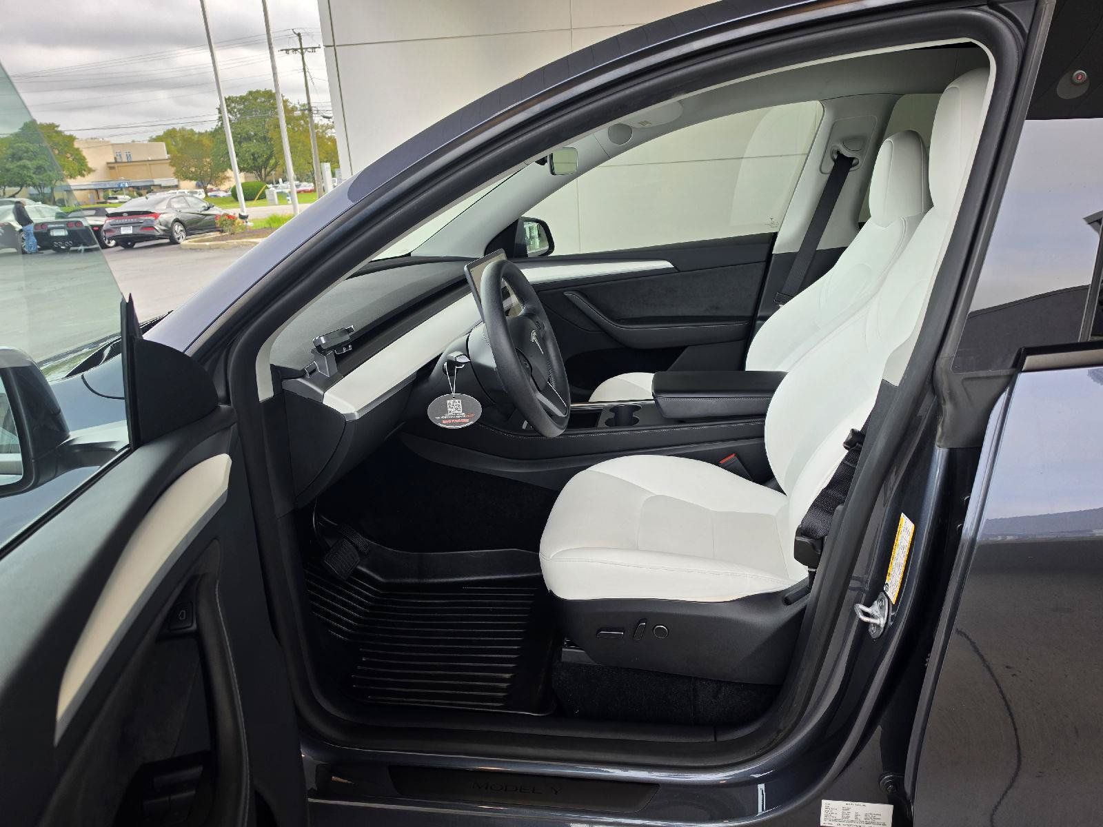 Used 2023 Tesla Model Y AWD image 10