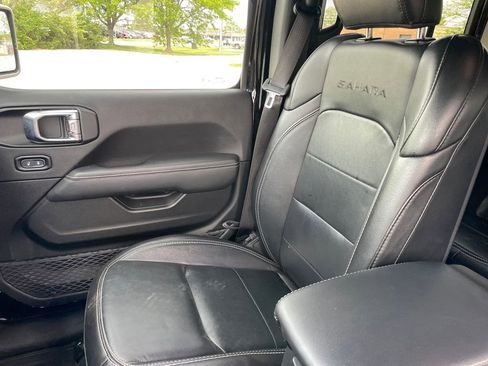 Used 2023 Jeep Wrangler Unlimited Sahara w/ Cold Weather Group AWD/4WD image 17