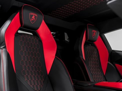 Used 2024 Lamborghini Revuelto AWD/4WD image 34