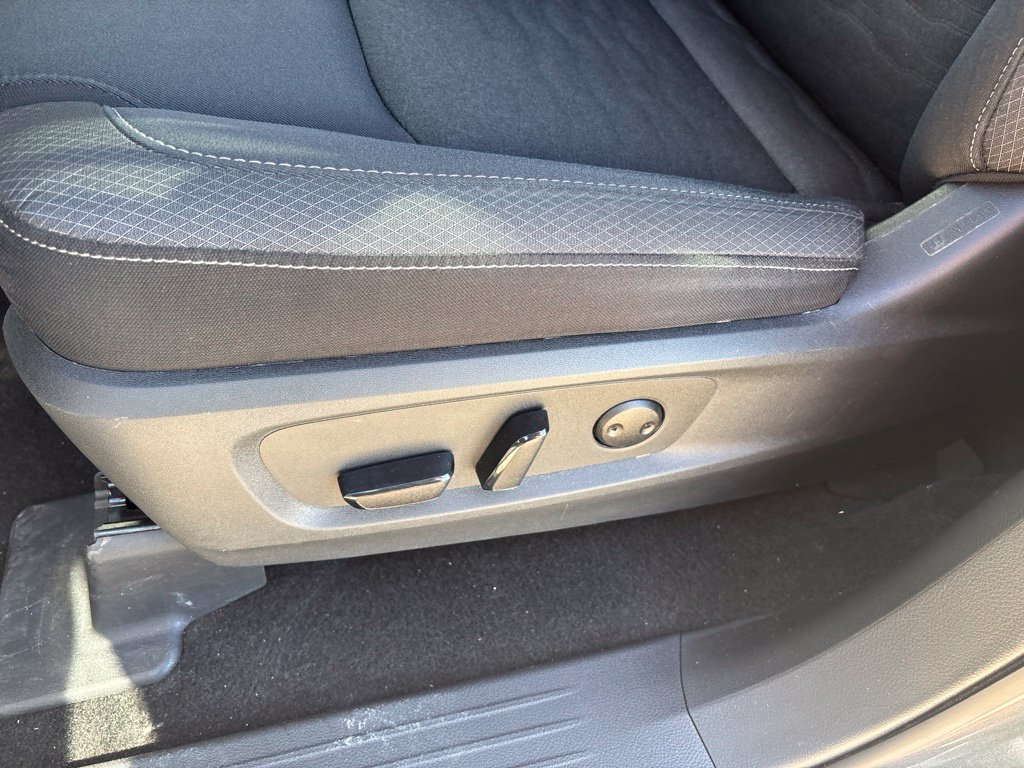 Used 2025 Nissan Pathfinder SV AWD/4WD image 23