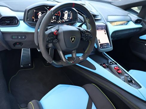 Used 2025 Lamborghini Revuelto image 13