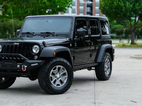 Used 2014 Jeep Wrangler Unlimited Rubicon w/ Connectivity Group AWD/4WD image 9