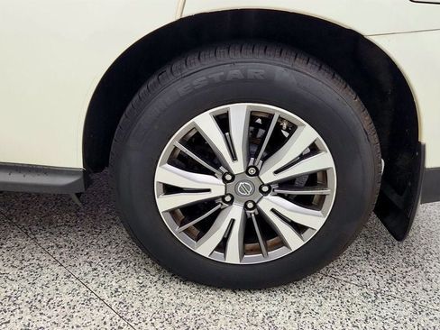 Used 2019 Nissan Pathfinder SV w/ SV All Weather Package AWD/4WD image 9