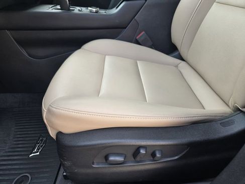 Used 2024 Cadillac XT4 Luxury w/ Cold Weather Package FWD image 26