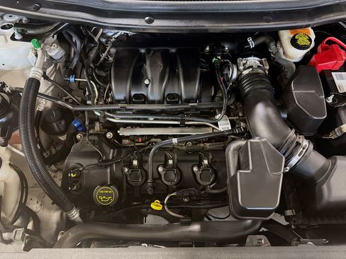 Used 2019 Ford Explorer XLT image 33