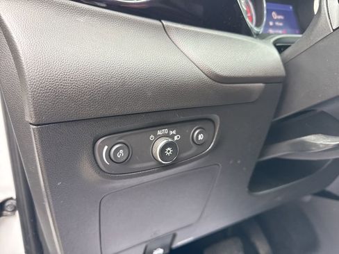 Used 2020 Buick Encore GX Essence FWD image 18