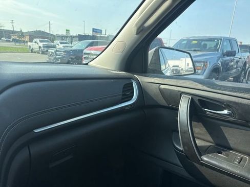 Used 2017 Chevrolet Traverse LT w/ Style and Technology Package image 21