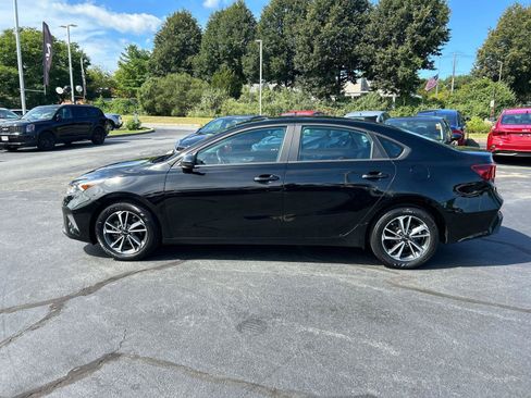Used 2024 Kia Forte LXS FWD image 2