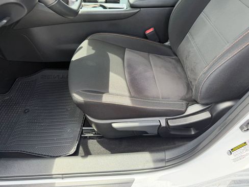 Used 2023 Nissan Sentra SR w/ Trunk Package FWD image 13