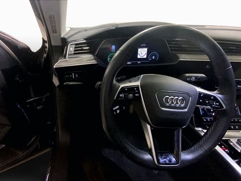 Used 2022 Audi e-tron Premium Plus AWD/4WD image 5