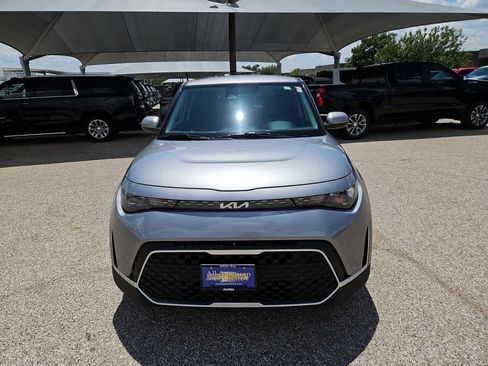 Used 2025 Kia Soul LX w/ LX Technology Package FWD image 3