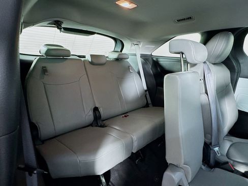 Used 2025 Toyota Sienna XLE w/ XLE Plus Package image 28