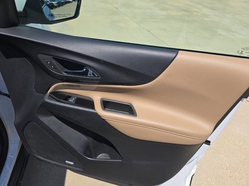 Used 2022 Chevrolet Equinox Premier FWD image 15