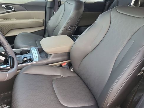 New 2026 Kia Carnival EX FWD image 9