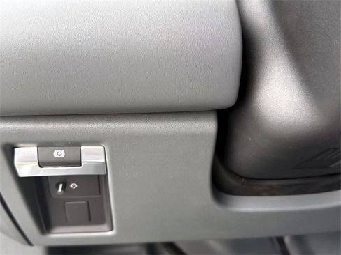 New 2025 Land Rover Defender 130 X-Dynamic SE image 29