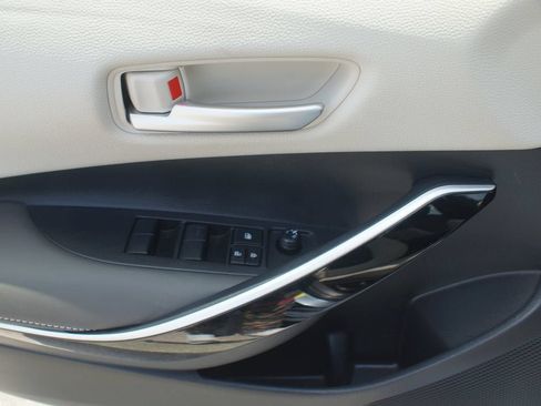 Used 2025 Toyota Corolla XLE FWD image 29