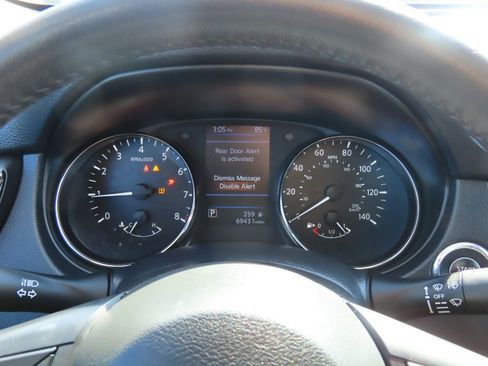 Used 2020 Nissan Rogue SV image 29