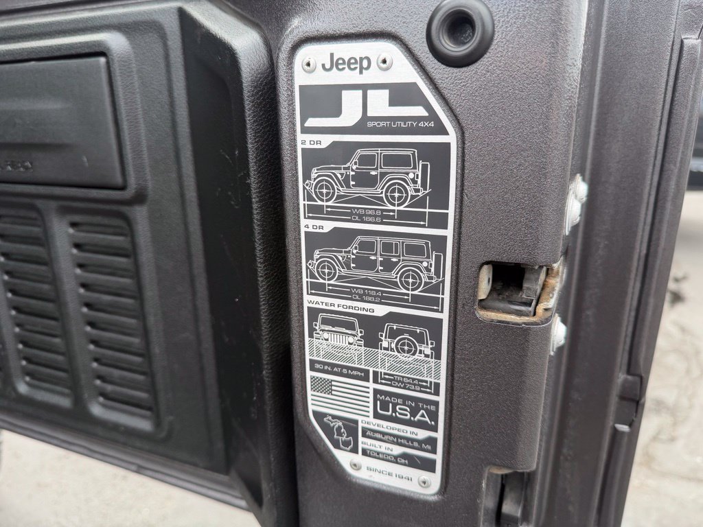 Used 2018 Jeep Wrangler Unlimited Sahara AWD/4WD image 40