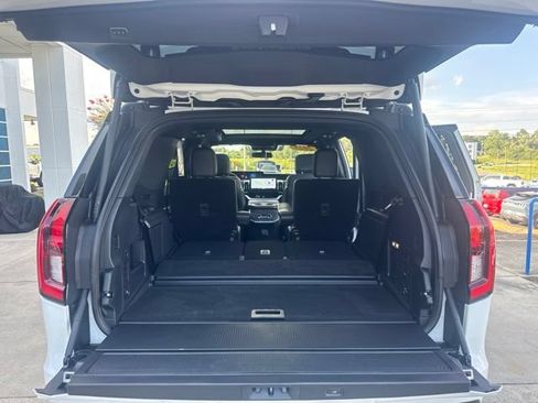 Used 2025 Ford Expedition Platinum w/ Stealth Appearance Package AWD/4WD image 17