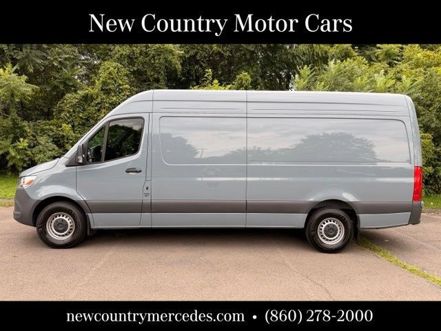 Used 2025 Mercedes-Benz Sprinter 2500 image 4