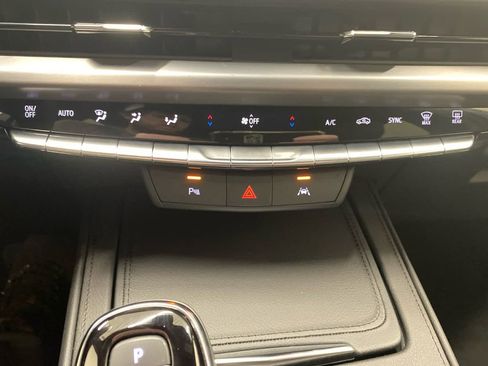 Used 2025 Cadillac XT4 Premium Luxury image 20