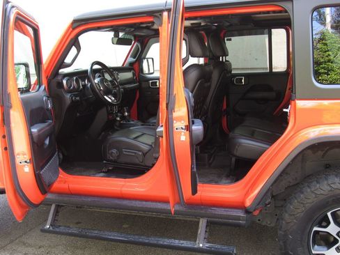 Used 2018 Jeep Wrangler Unlimited Rubicon AWD/4WD image 14