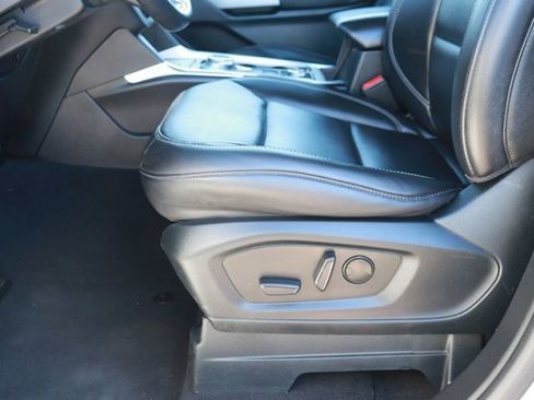 Used 2024 Ford Explorer XLT w/ Equipment Group 202A image 8