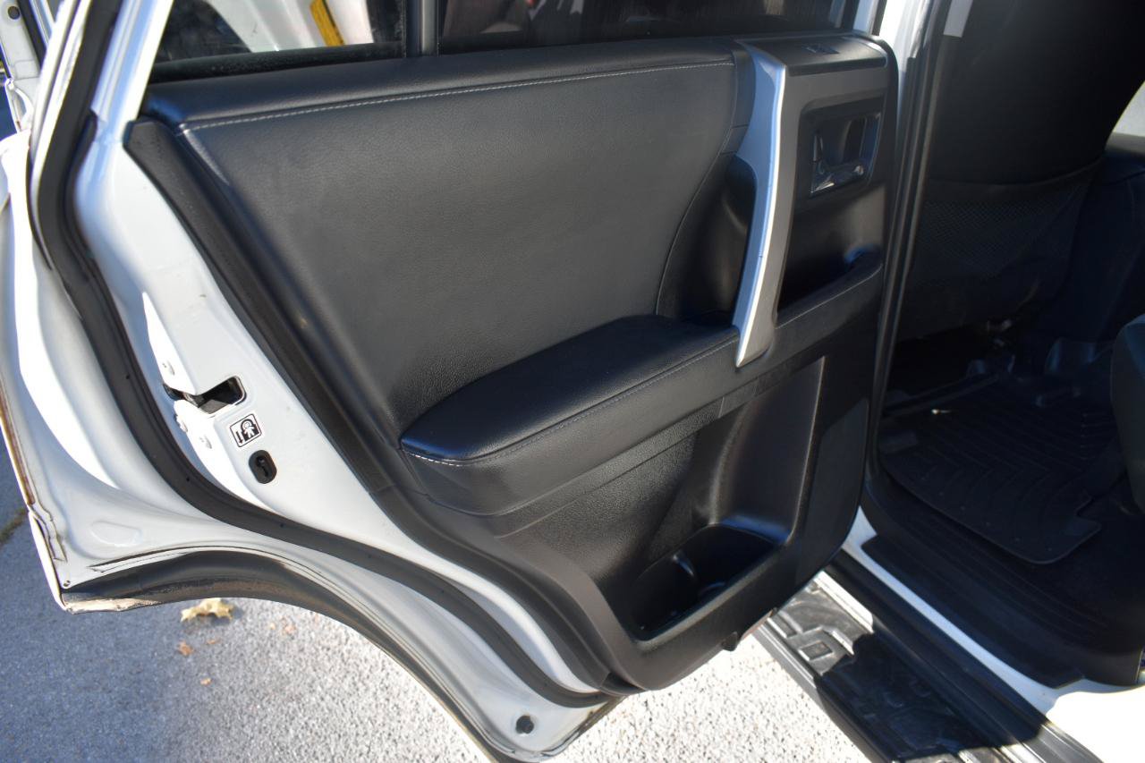 Used 2020 Toyota 4Runner SR5 AWD/4WD image 18
