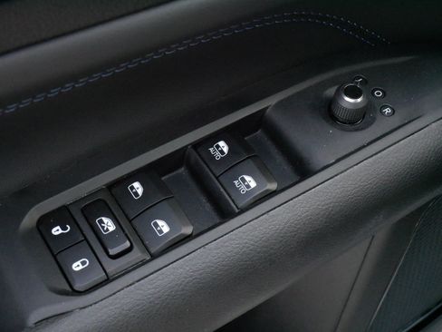 Used 2026 Jeep Compass Latitude AWD/4WD image 19