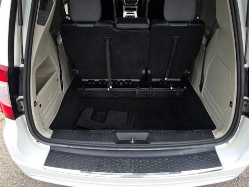 Used 2016 Chrysler Town & Country Touring FWD image 35