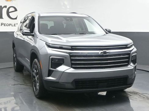 New 2026 Chevrolet Traverse LT w/ Sun and Wheel Package FWD image 30