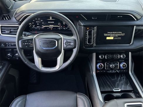 Used 2024 GMC Yukon XL Denali image 12